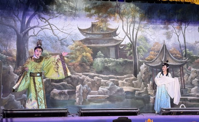 明華園回鄉公演《王子復仇記》吸引上千觀眾看戲